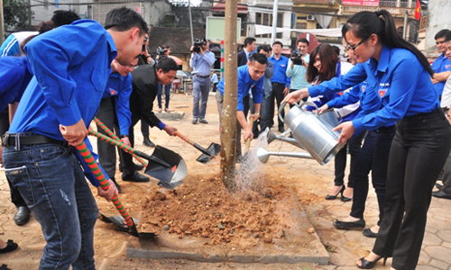 Phong trào Tết trồng cây Xuân Ất Mùi 2015 vovgiaothong_ha_noi_phat_dong_tet_trong_.jpg